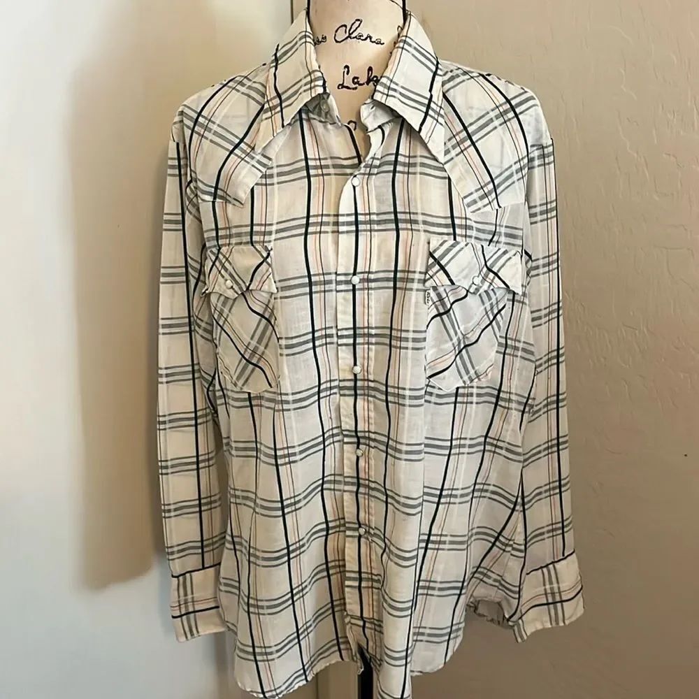 Vintage Levi’s Multi Print Pocket Collar Snap Button Closure Shirt